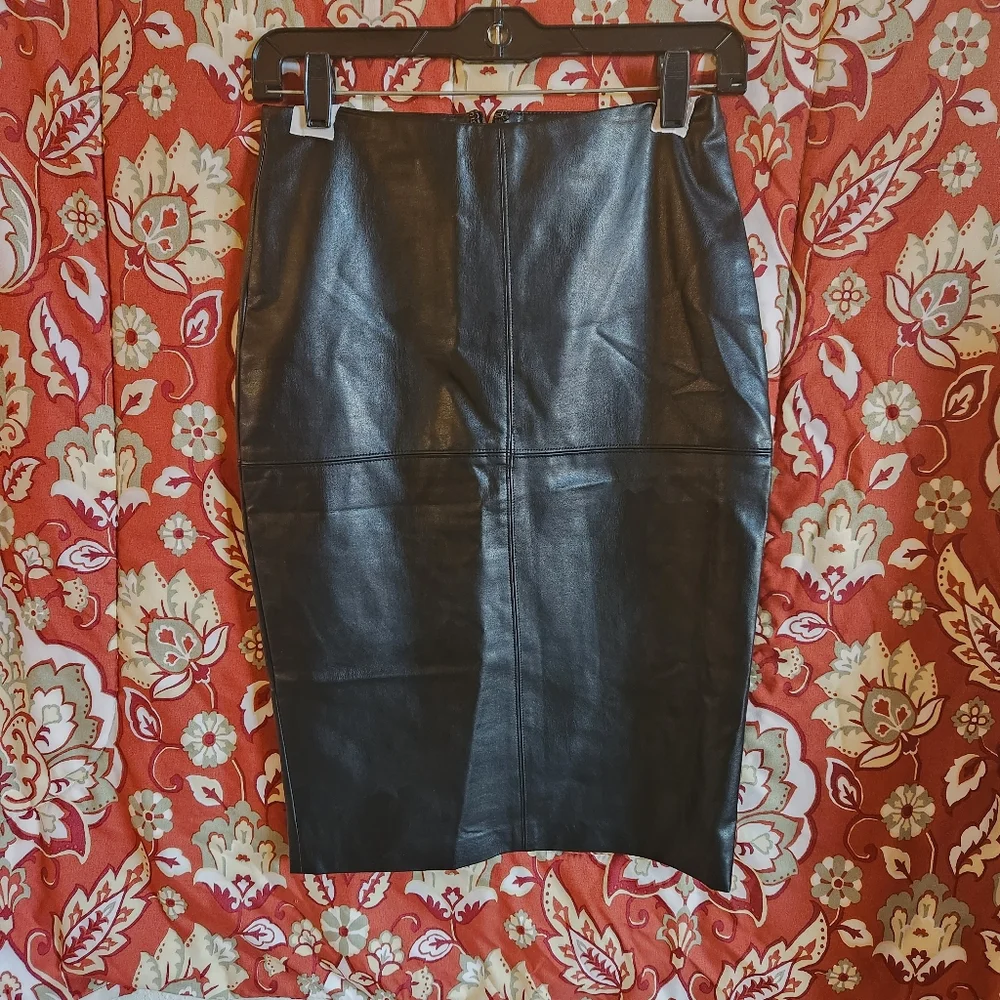 🔥NWOT Faux Leather Pencil Wiggle Skirt Vegan Size 2P - Picture 2 of 10
